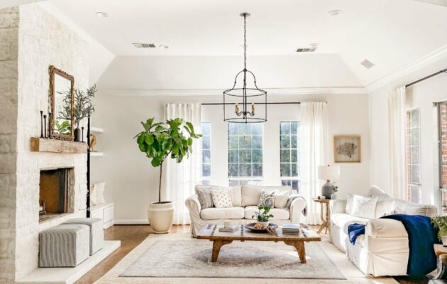 Alabaster Walls with Pure White Trim