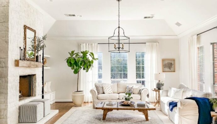 Alabaster Walls with Pure White Trim