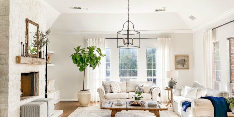 Alabaster Walls with Pure White Trim