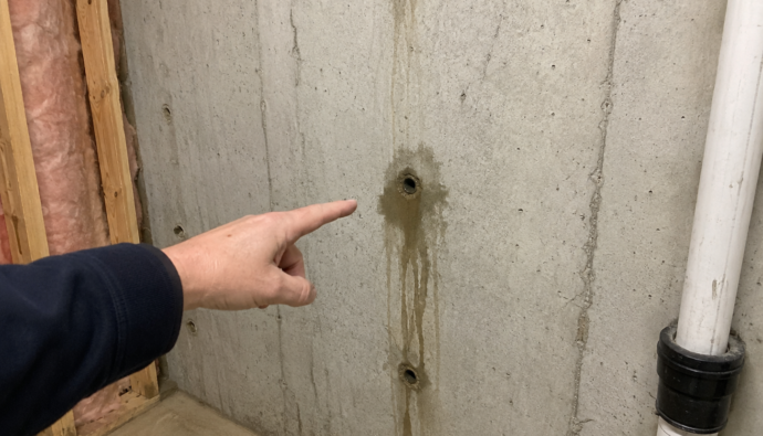 leaking tie-rod