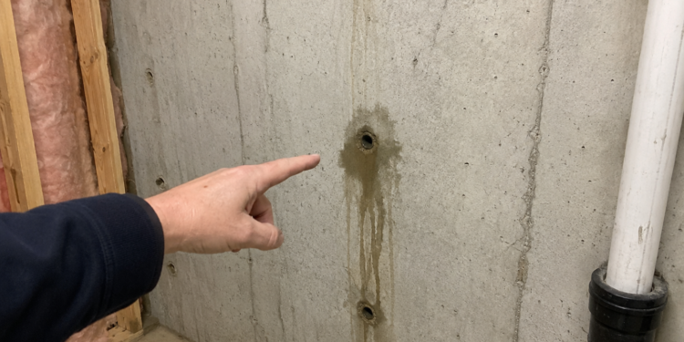 leaking tie-rod